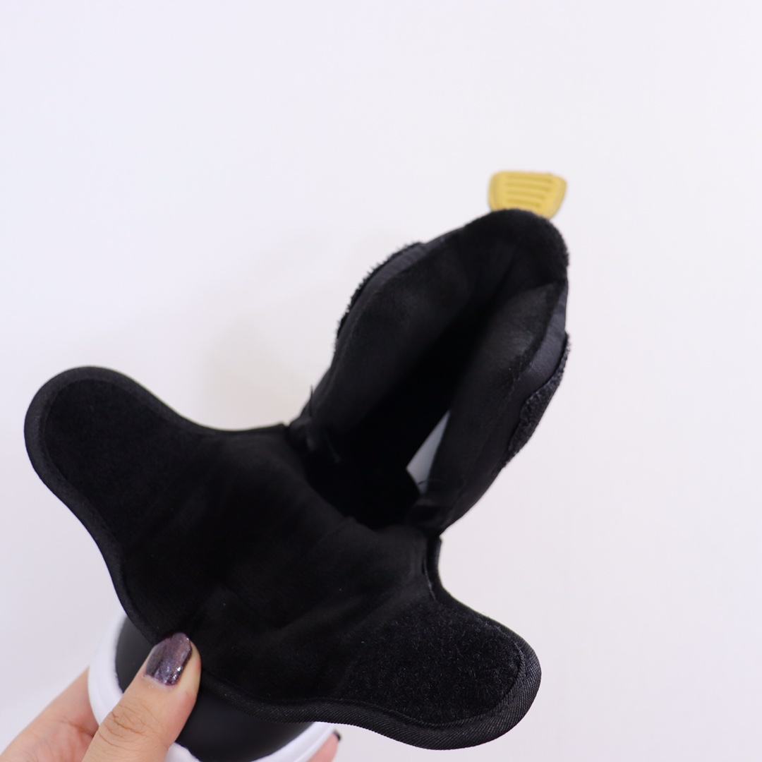 图片[6]-ＮＫ儿童雪地靴24-35 NK高帮加绒棉靴🔥厚厚的绒保暖舒适✔️加上大大的魔术贴超级方便打开自行穿脱.而且不怕压脚，整个脚都是舒适的在里面-选品中心