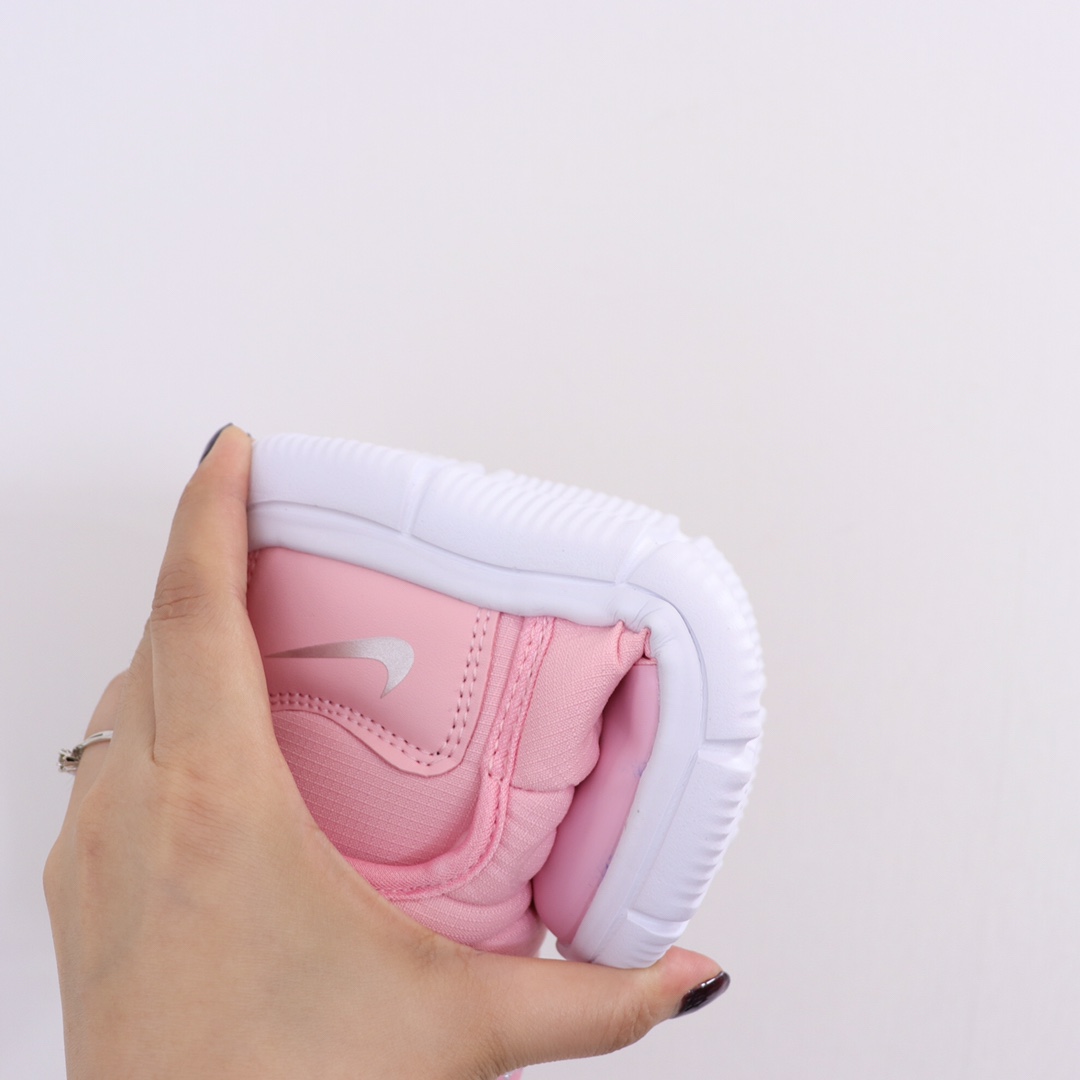 图片[6]-ＮＫ儿童雪地靴 专G版最新款高帮加绒棉靴🔥厚厚的绒保暖舒适✔️加上大大的魔术贴超级方便打开自行穿脱.而且不怕压脚，整个脚都是舒适的在里面，底非常轻非常软.一款超级棒的棉靴👍-选品中心