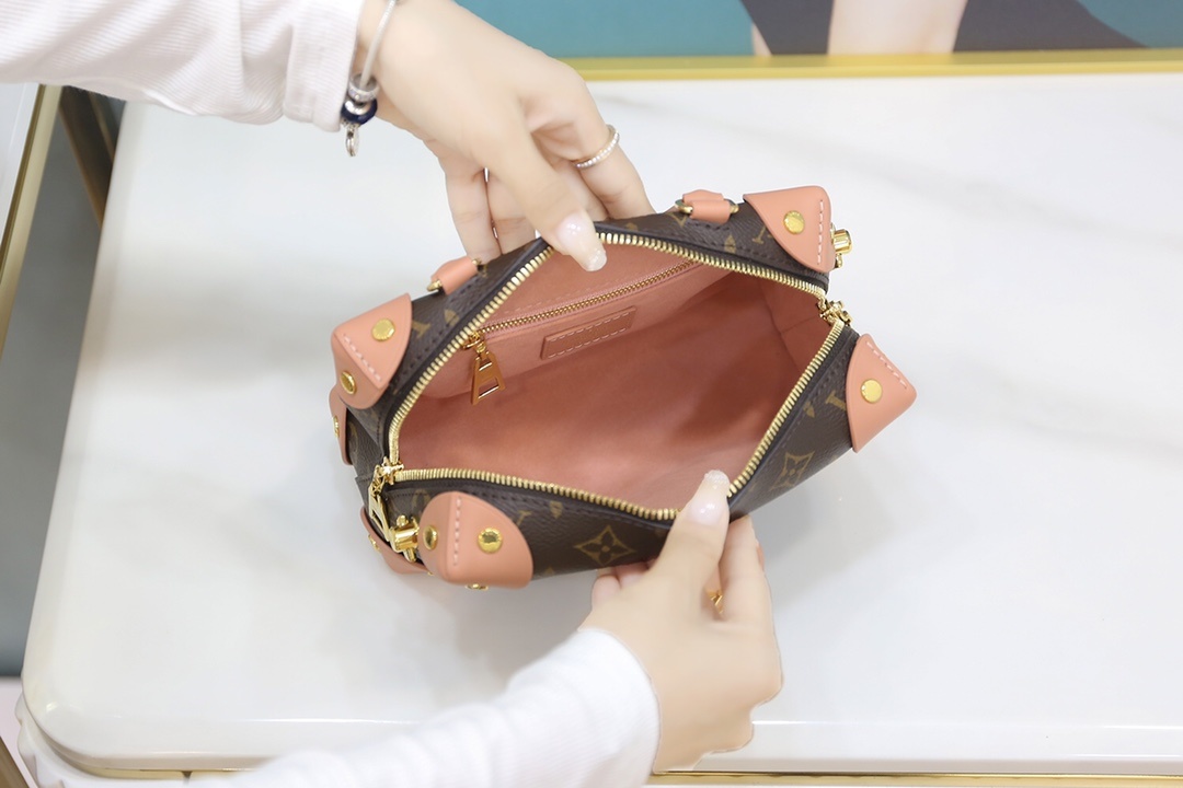 法国原厂料/全钢五金M45531尺寸20*14*7.5cmPetiteMalleSouPle系列给人一种