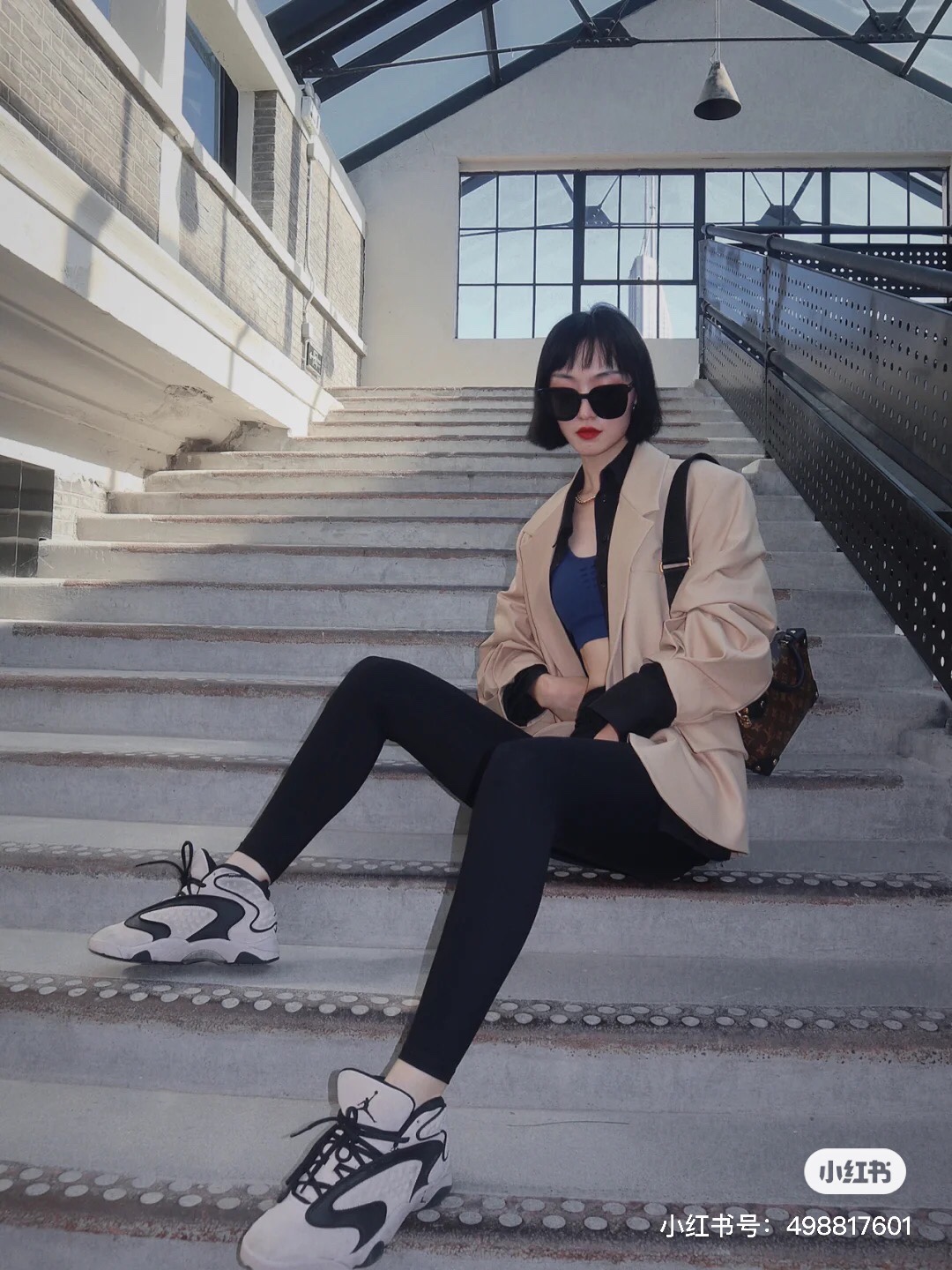 女人👩应该是百变的_
它刚好满足你日常百变的搭配！
