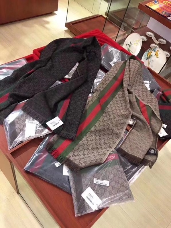 免代购的男款围巾一模一样Gucci重
