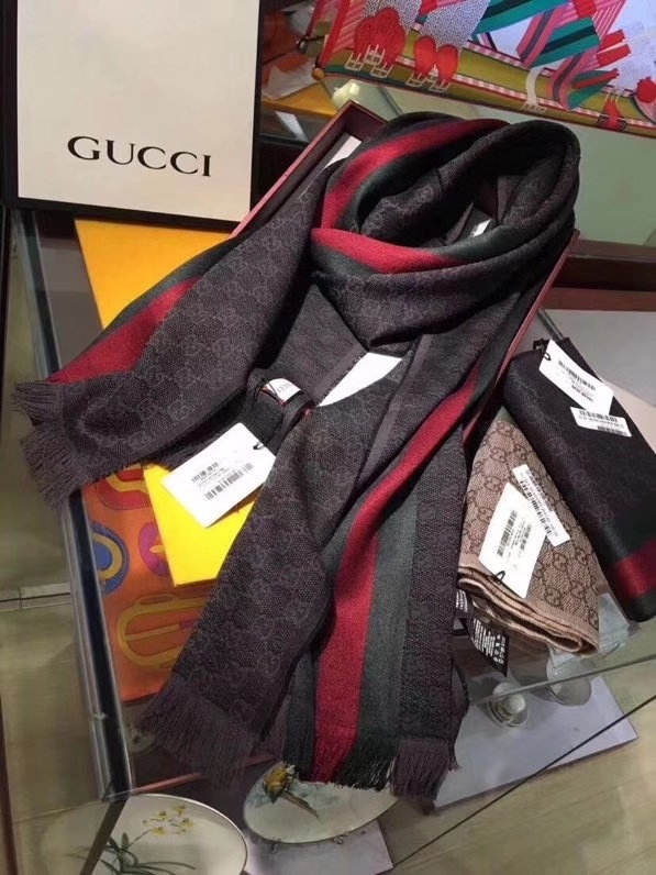 免代购的男款围巾一模一样Gucci重