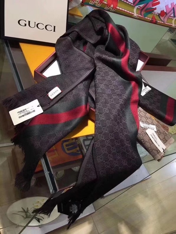 免代购的男款围巾一模一样Gucci重