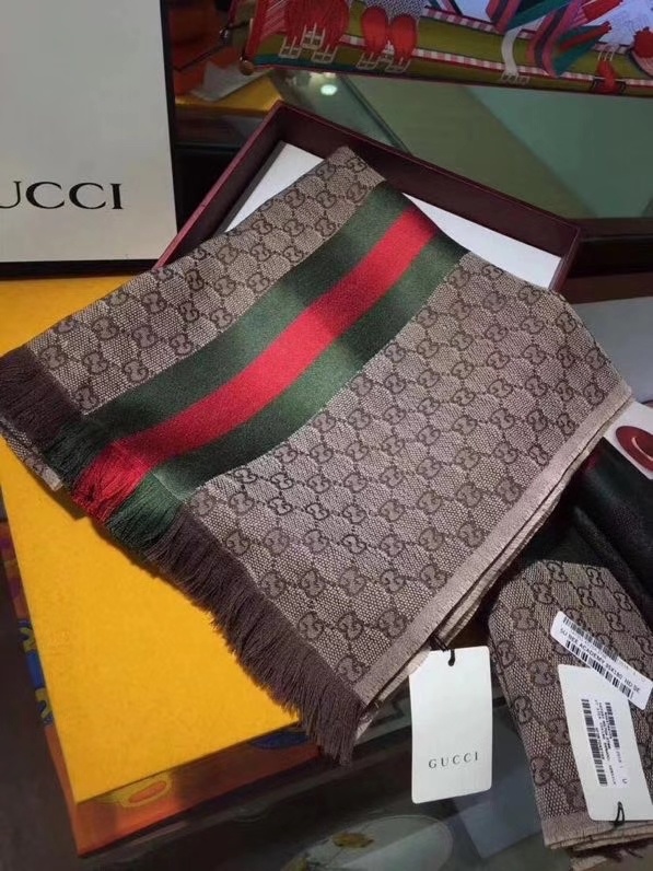 免代购的男款围巾一模一样Gucci重