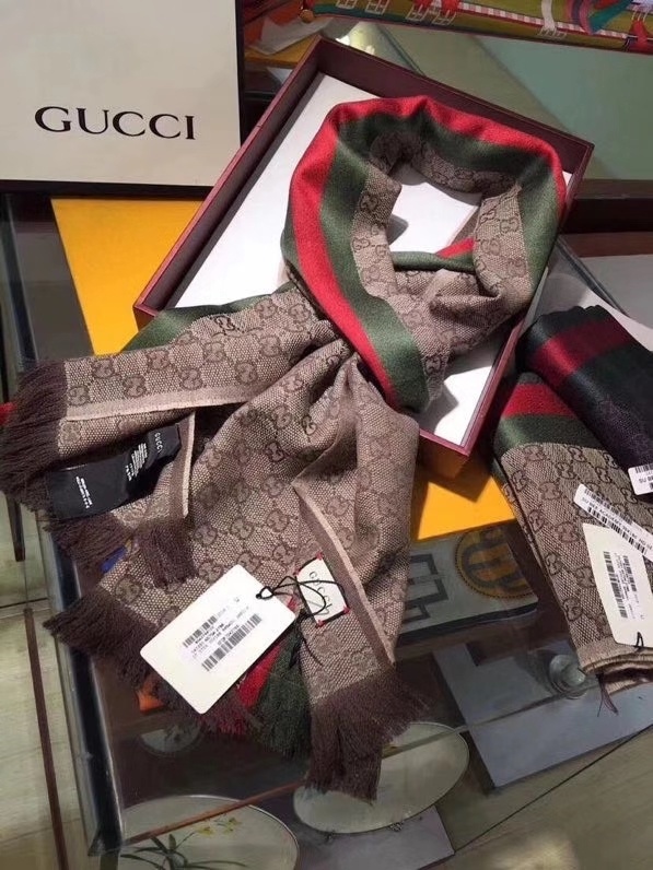 免代购的男款围巾一模一样Gucci重