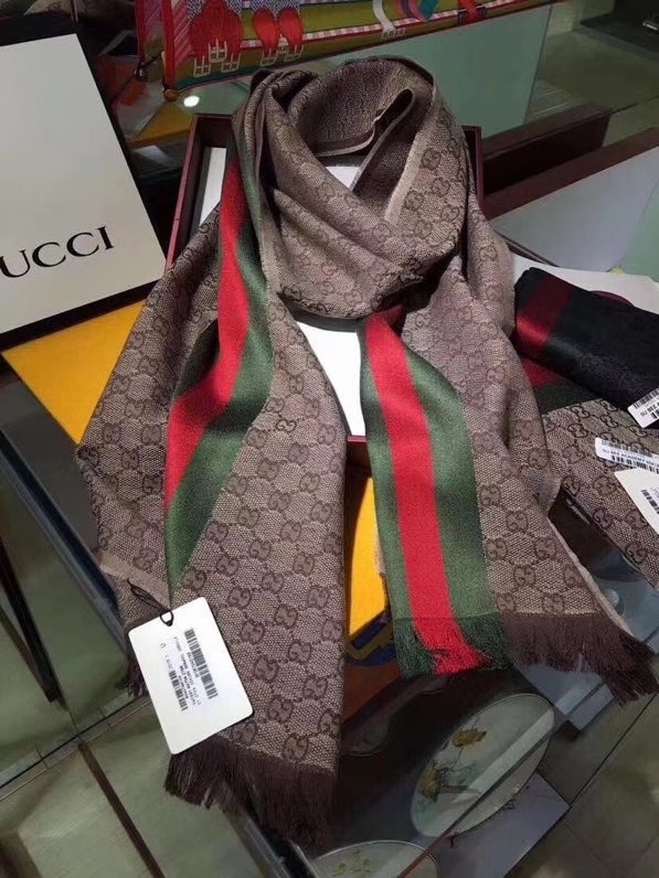 免代购的男款围巾一模一样Gucci重