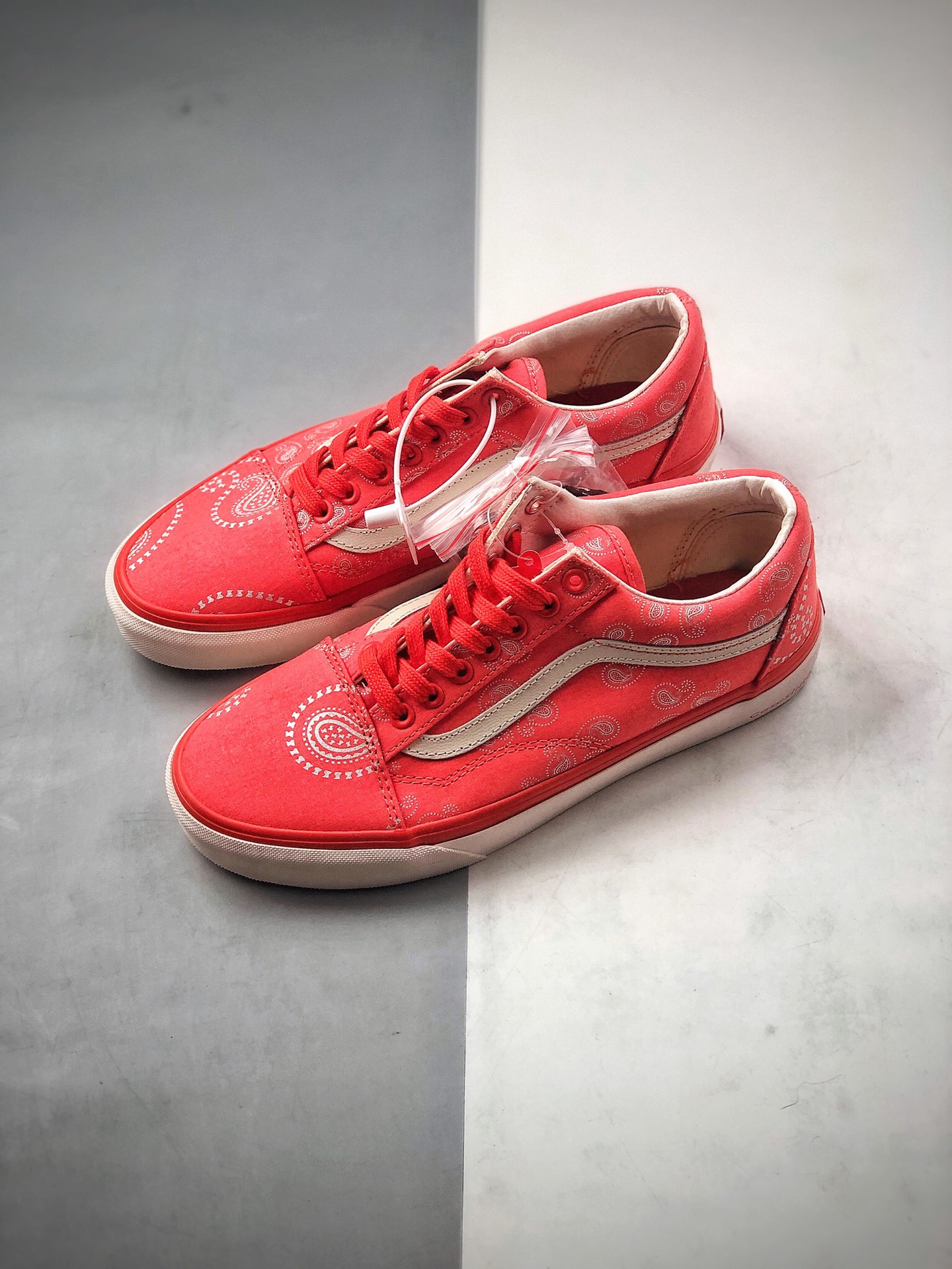 150  韩国限定款  Casestudy x Vans Vault 腰果花 采用经典鞋型 Vans Old Skool