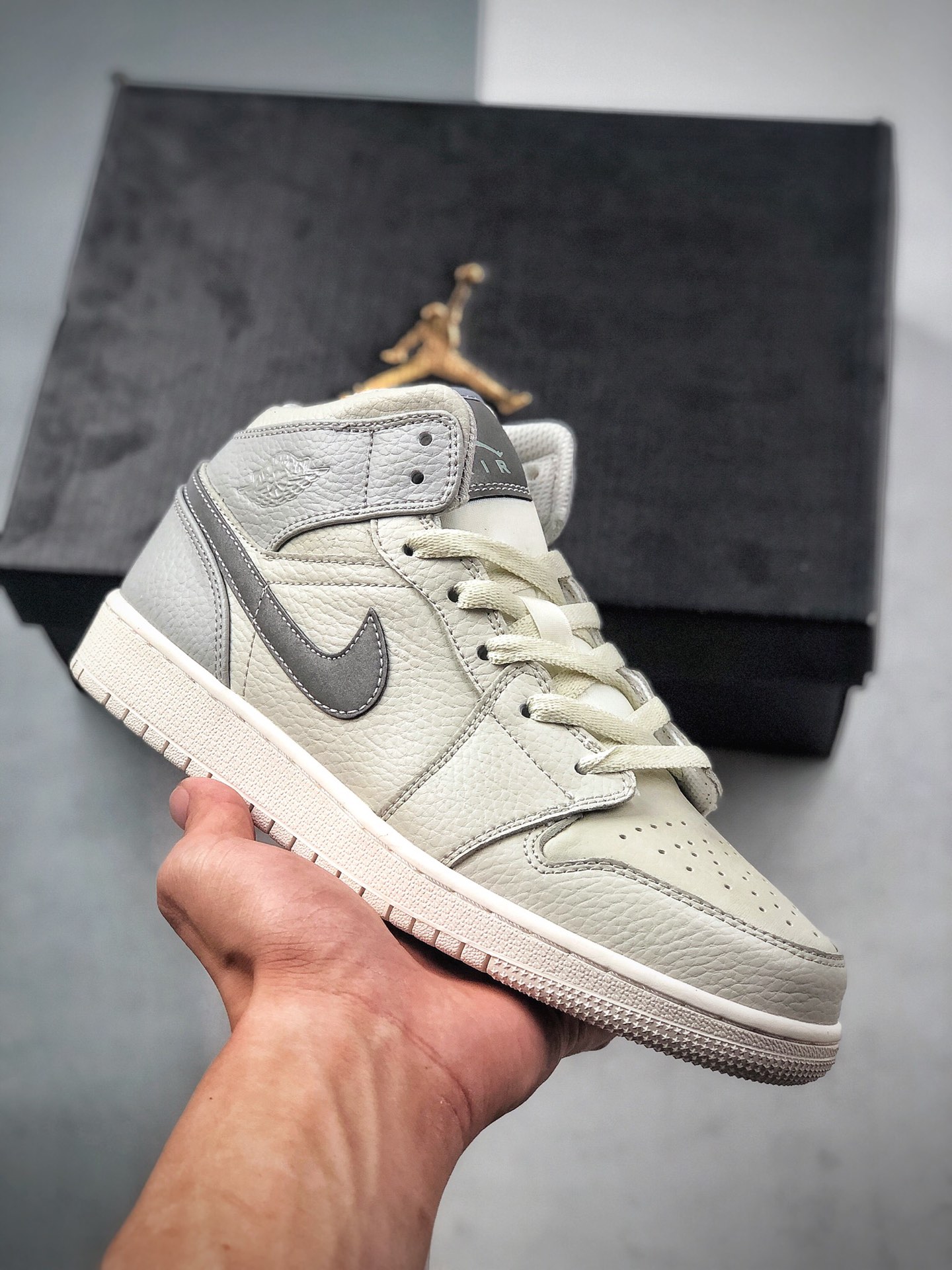 Air Jordan 1 Mid AJ1 nuevo gris niebla, Jordan 1 mid gris plata blanco, N.º de producto: 554725-053 Tallas: 36 36.5 37.…