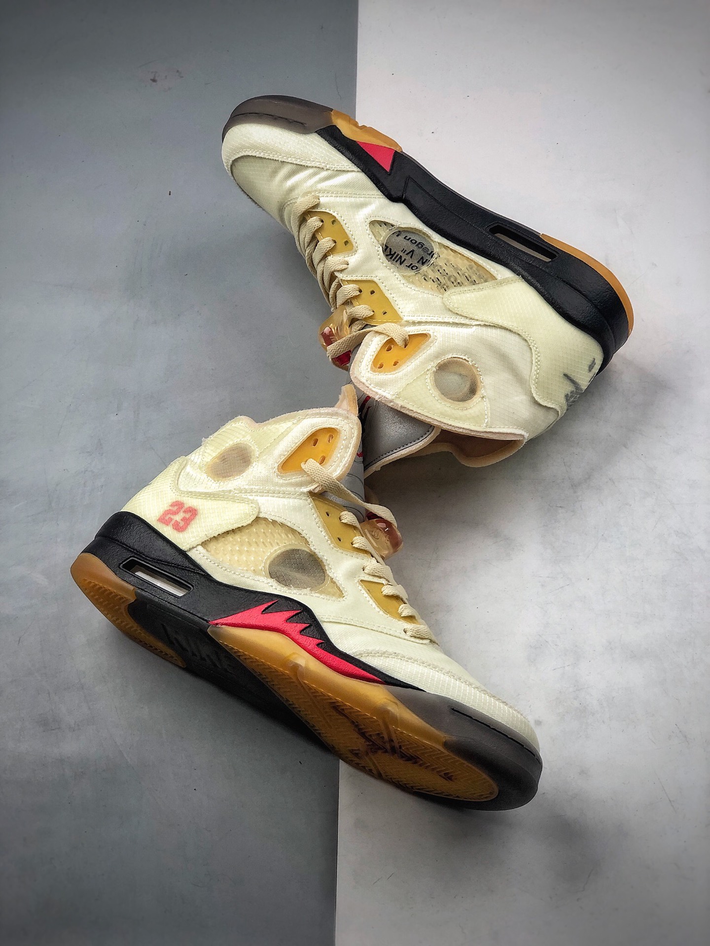 480  纯原Air Jordan 5 x off white 联名款 AJ5 ow 乔丹5代篮球鞋/联名灰黄 DH8565-100