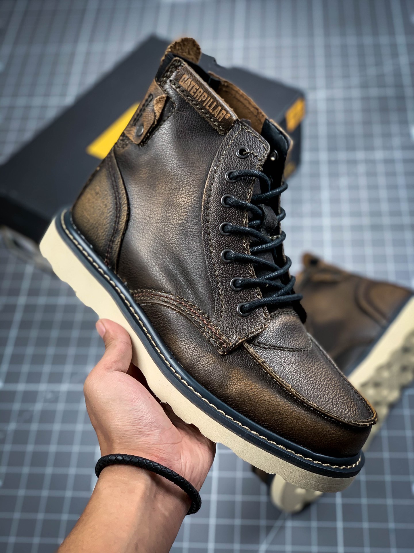 320  CAT FOOTWEAR/  P712950  CAT