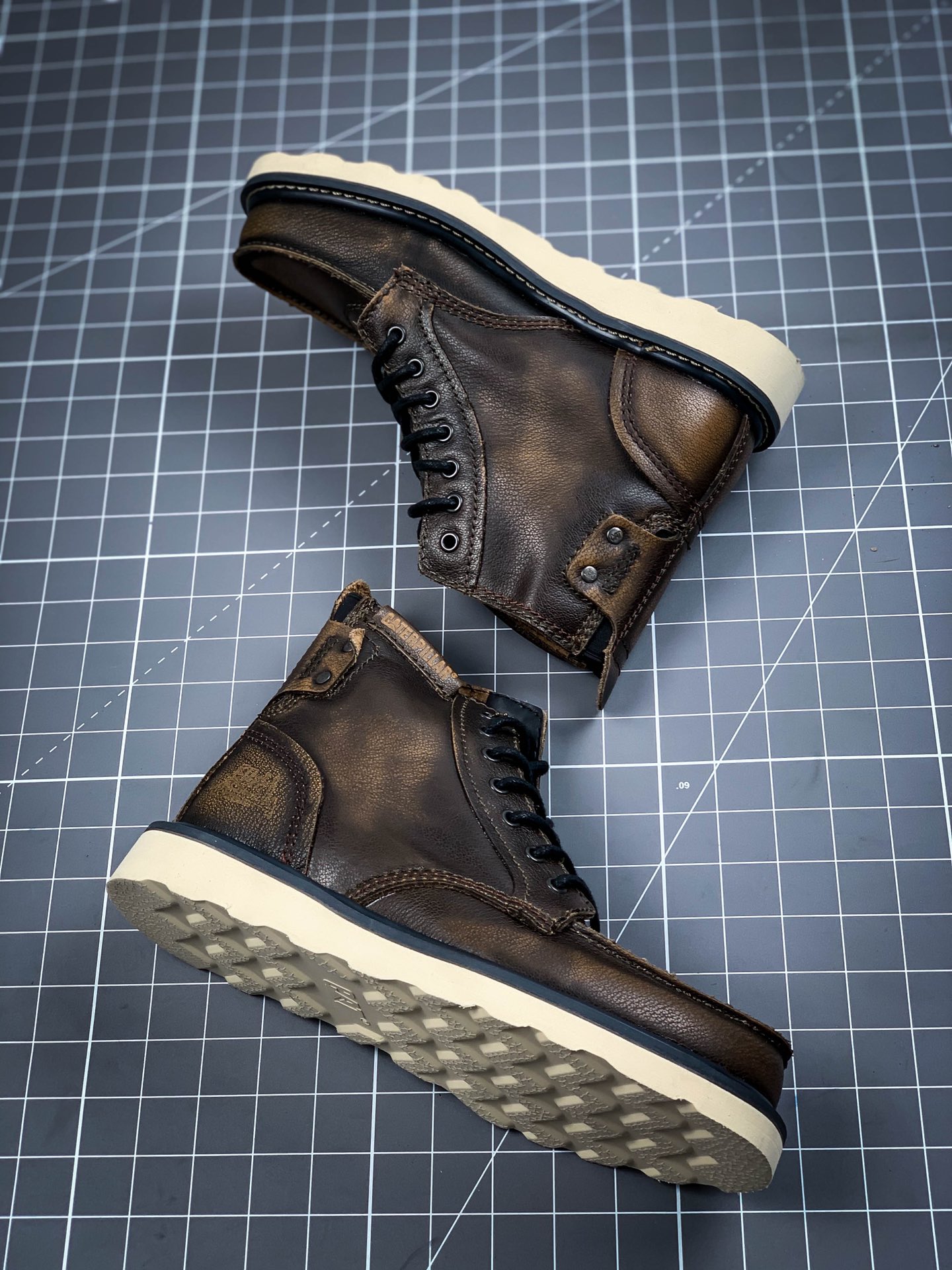 320  CAT FOOTWEAR/  P712950  CAT