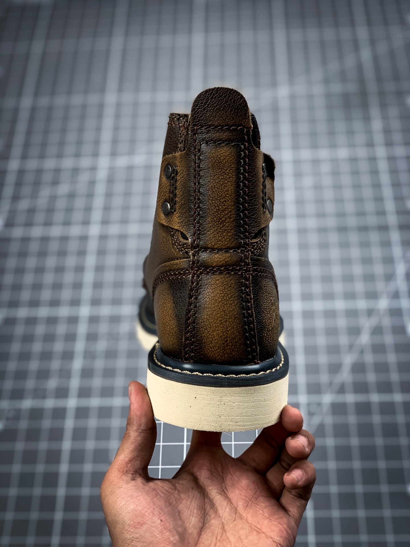 320  CAT FOOTWEAR/  P712950  CAT
