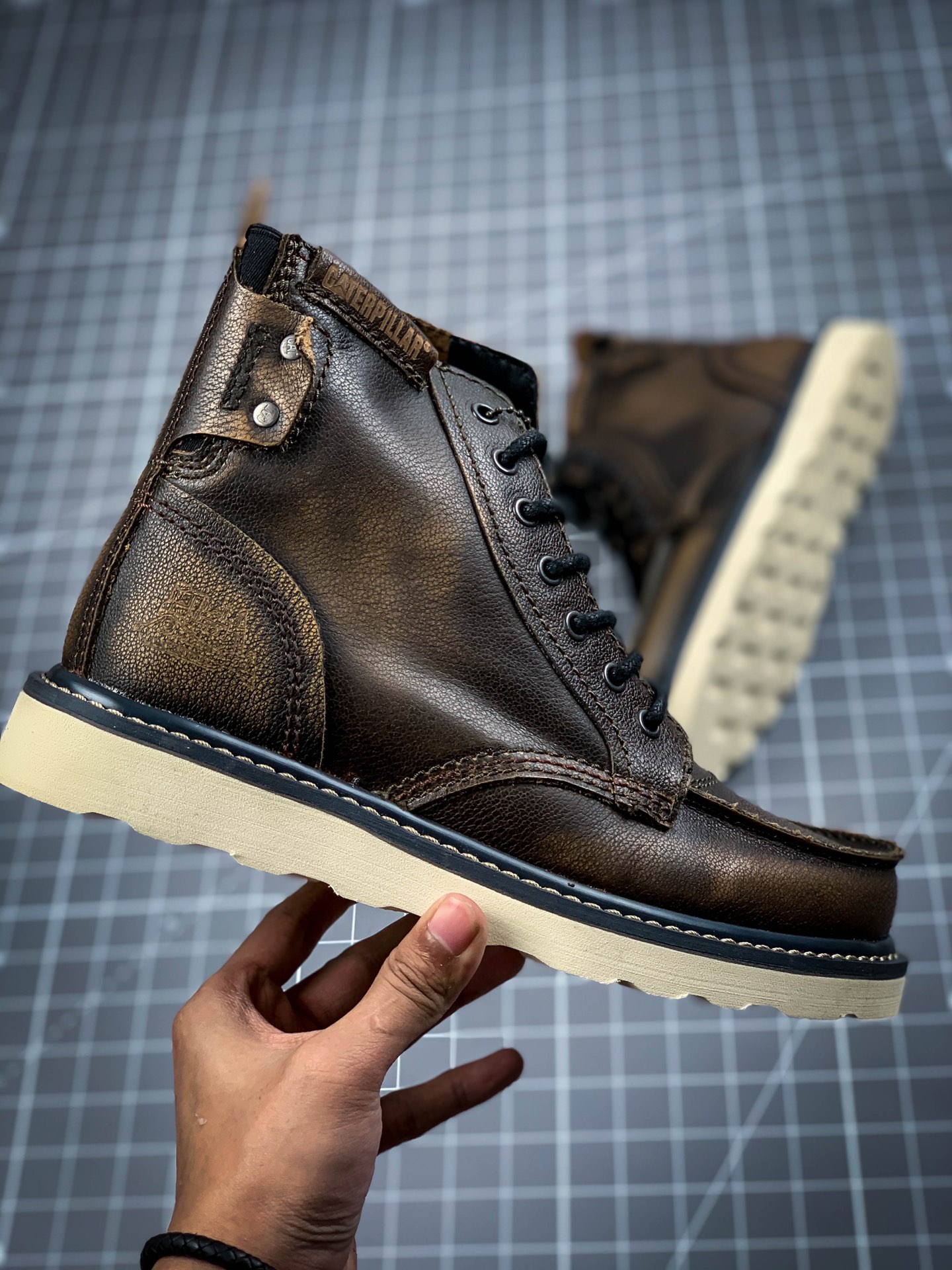 320  CAT FOOTWEAR/  P712950  CAT