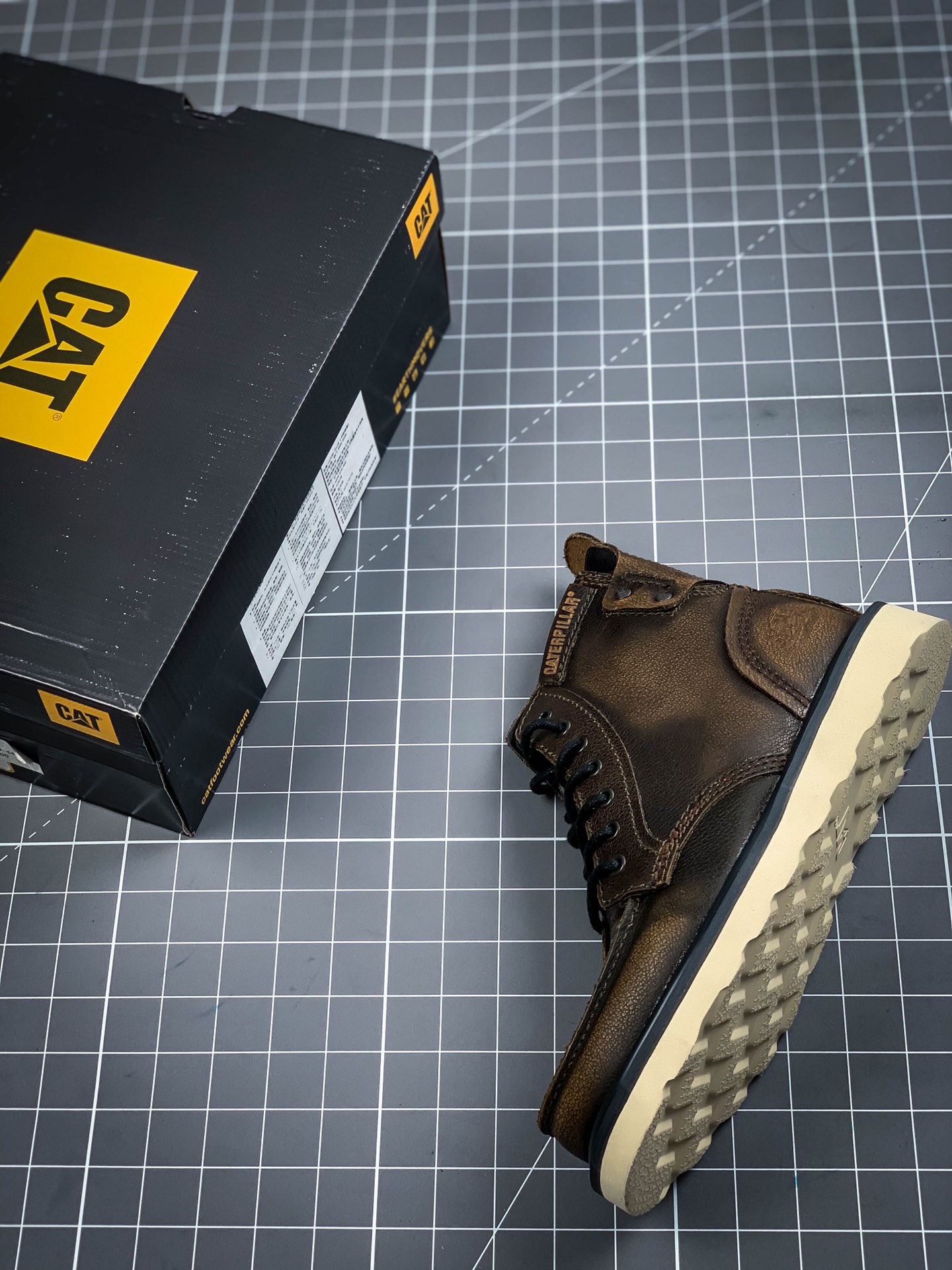 320  CAT FOOTWEAR/  P712950  CAT