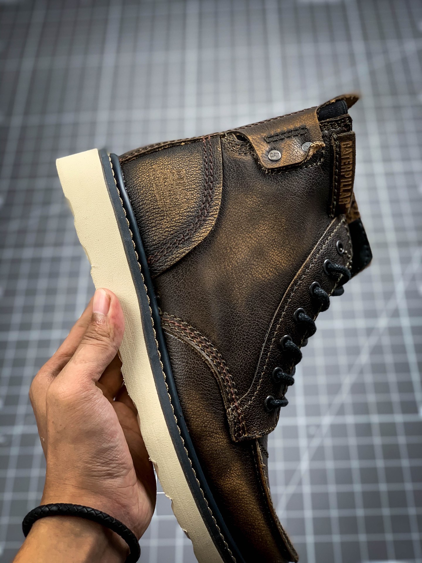 320  CAT FOOTWEAR/  P712950  CAT