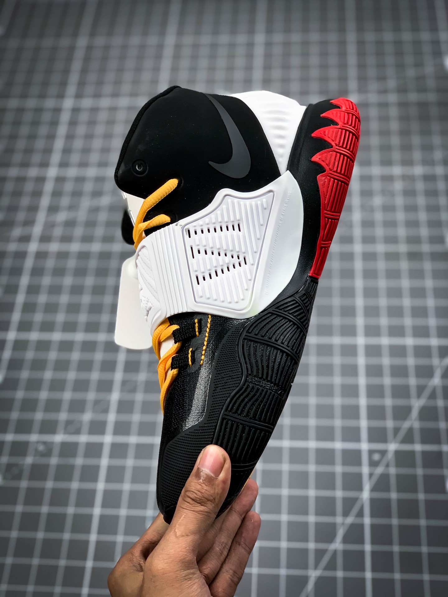 280  灭世纯原版本 Nike Kyrie 6 Bruce Lee 红黑黄，欧文科比李小龙三方联名CJ1290-600