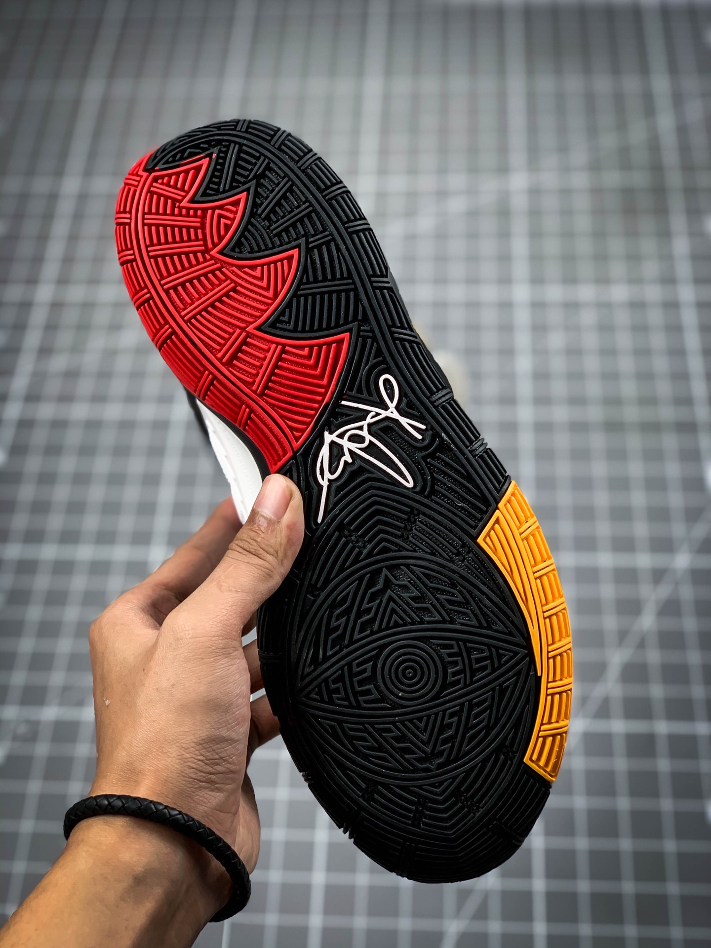 280  灭世纯原版本 Nike Kyrie 6 Bruce Lee 红黑黄，欧文科比李小龙三方联名CJ1290-600