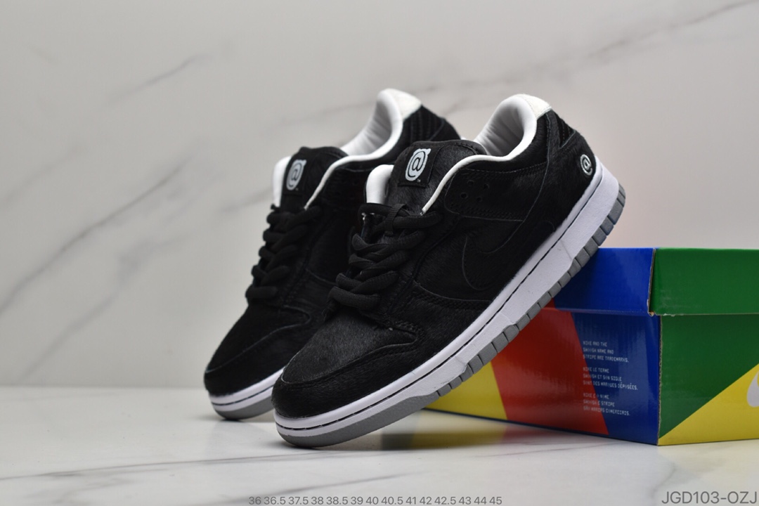 180 公司级耐克Medicom Toy x Nike SB Dunk Low“BE@RBRICK”马毛黑白积木熊货号: CZ5127-001