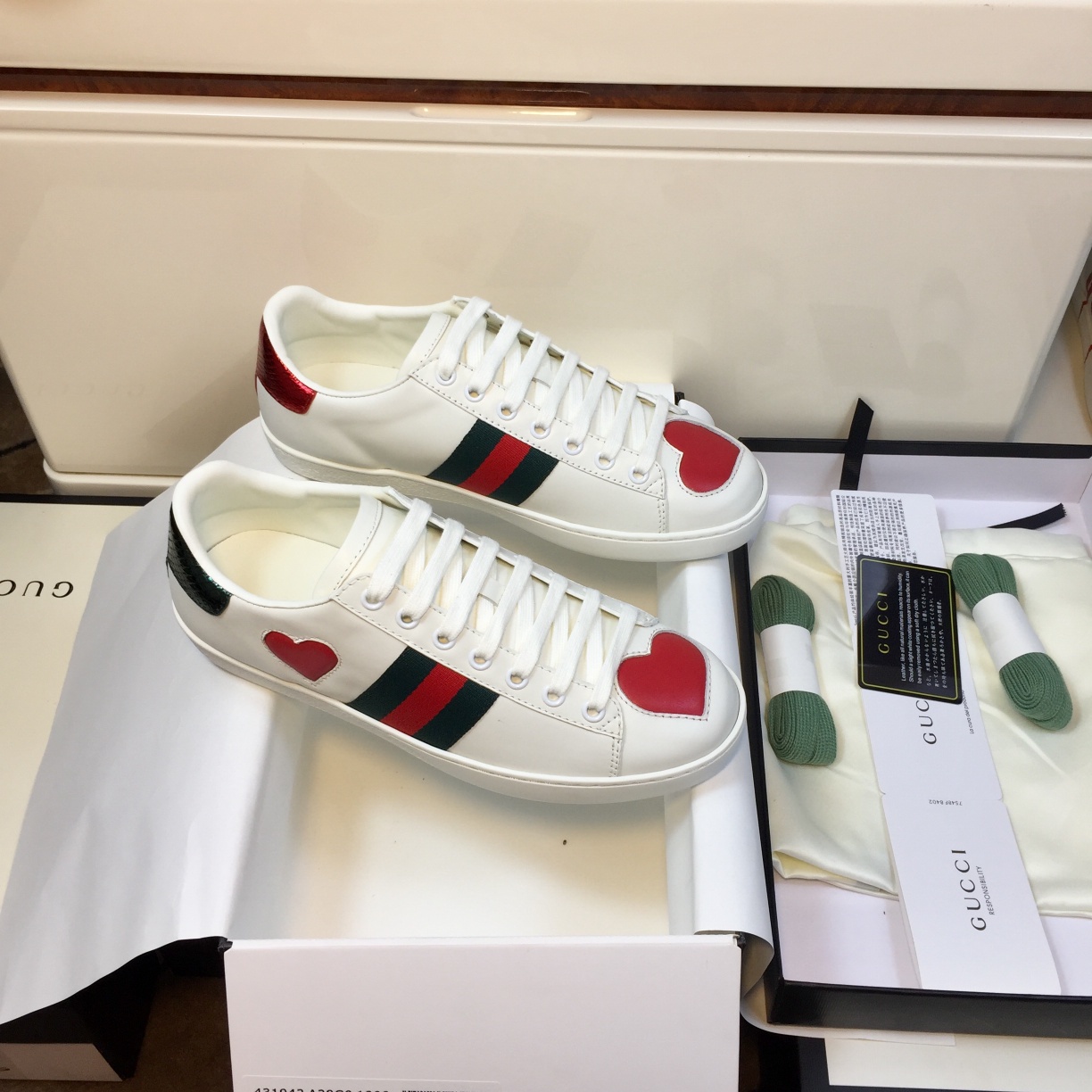 Gucci Buty do deskorolki Biały Hafty Unisex Skóra krowia węża Spodnie dresowe