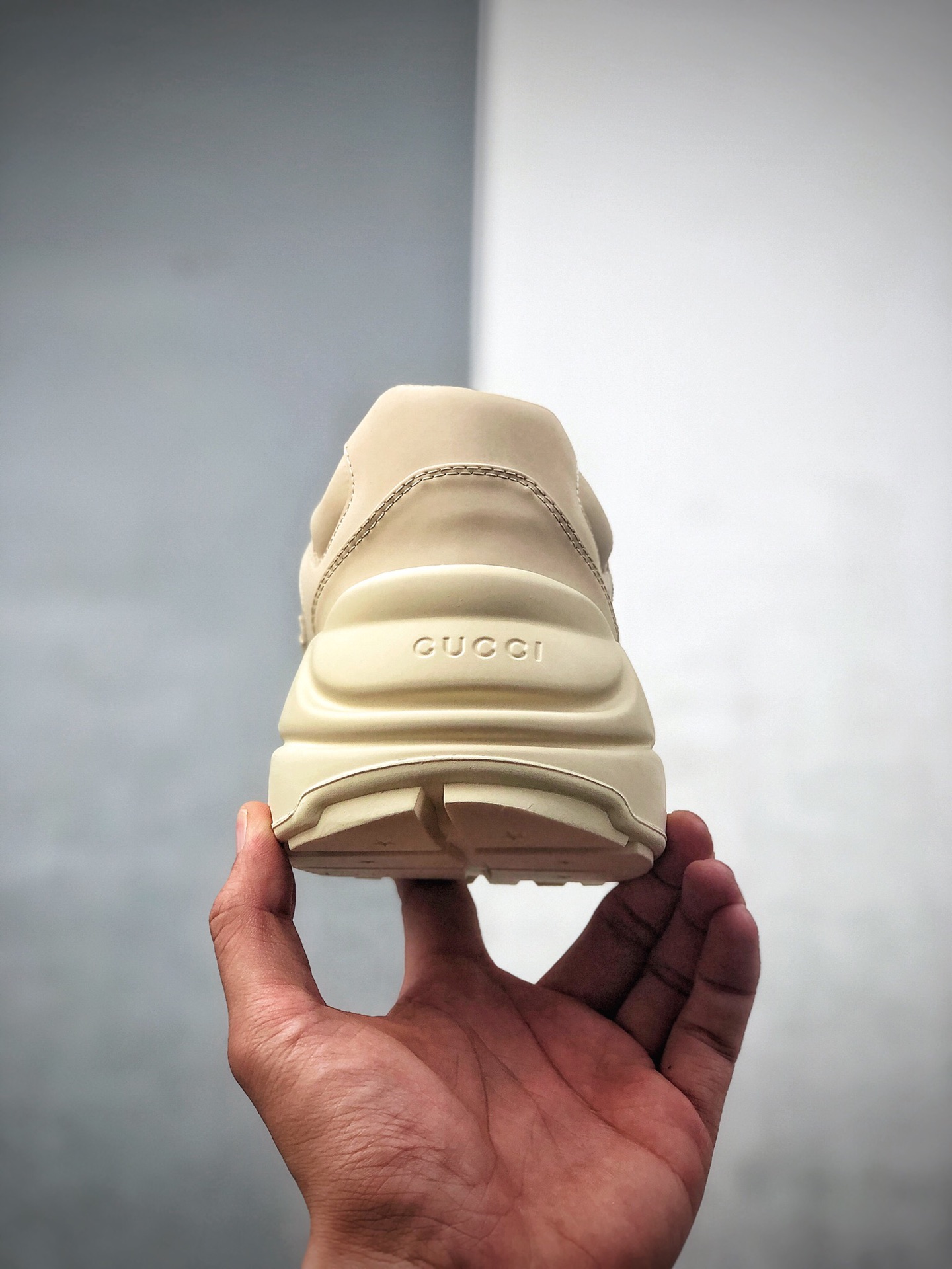 280 芯片 Gucci Rhyton Vintage Trainer Sneaker 古驰老爹3D皮革角状复古慢跑鞋