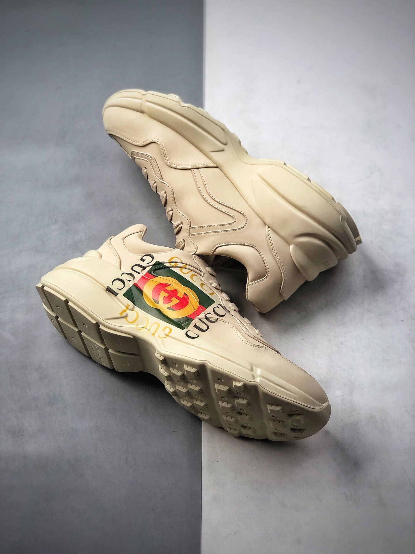 280 芯片 Gucci Rhyton Vintage Trainer Sneaker 古驰老爹3D皮革角状复古慢跑鞋