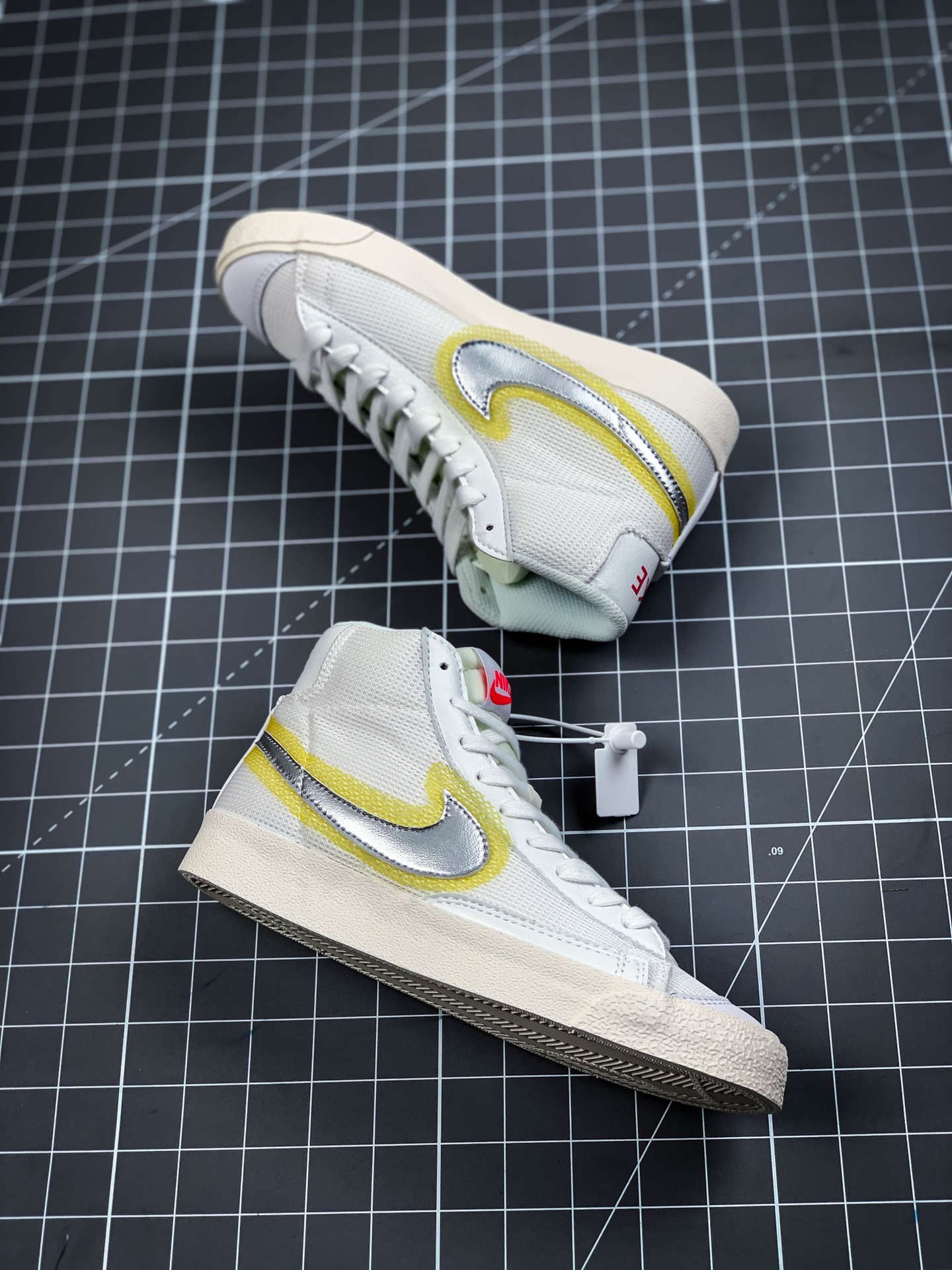 200  Nike Blazer Mid '1977 Vintage WE  新配色白灰CZ8105-100