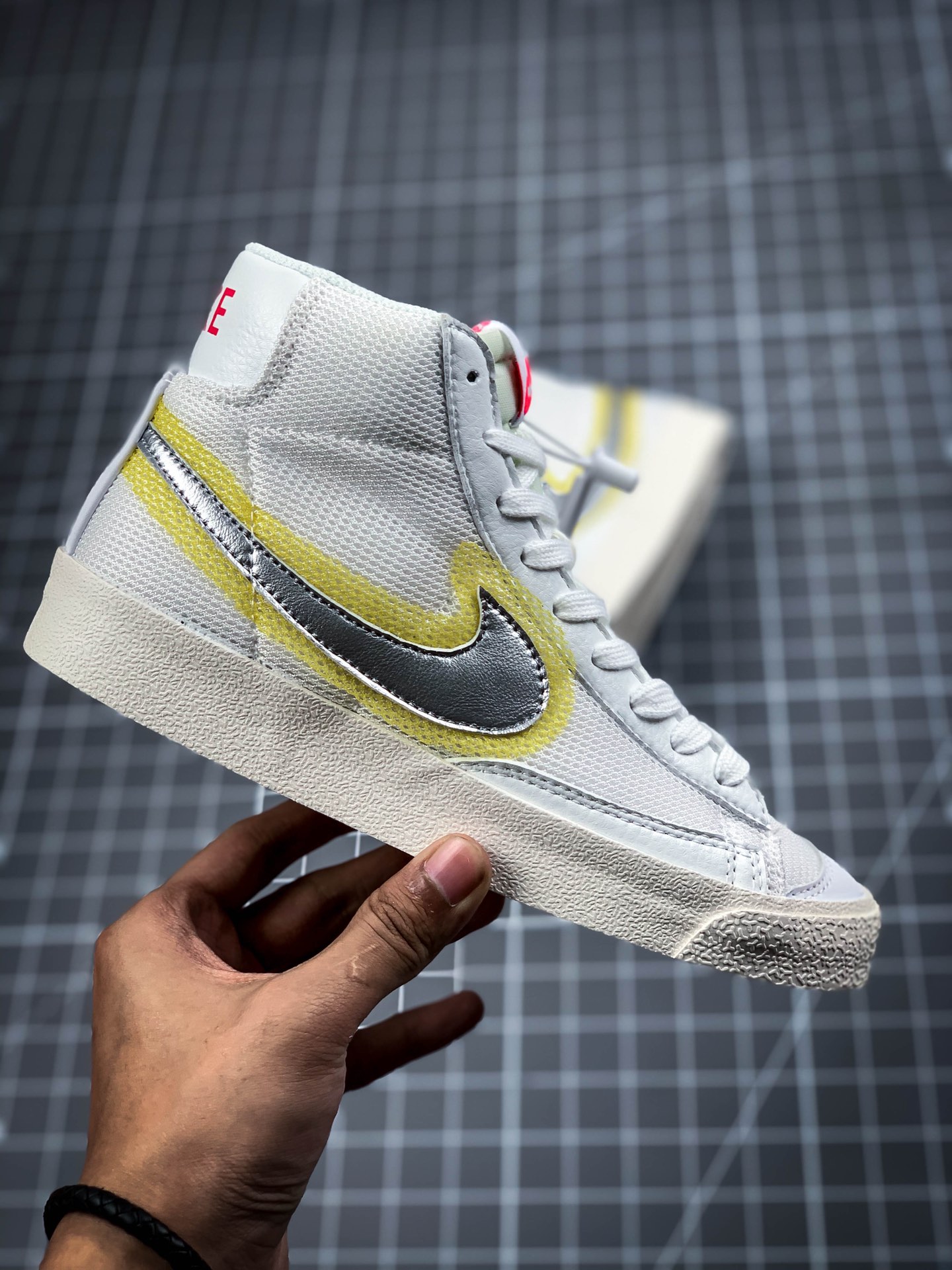 200  Nike Blazer Mid '1977 Vintage WE  新配色白灰CZ8105-100