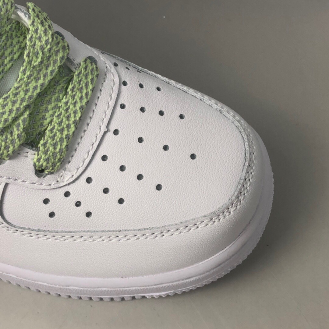 200 Nike  Air Force 1 Mid ’07 3M反光 空军一号高帮百搭休闲运动板鞋 366731-910