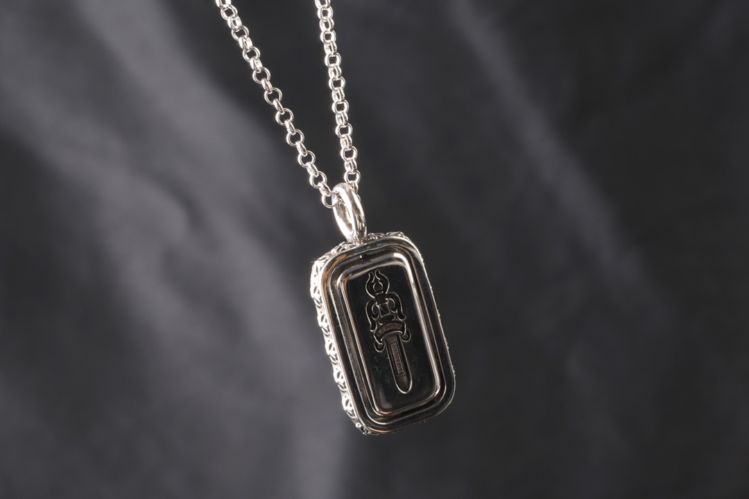 Chrome Hearts 新品上架𝐂𝐡𝐨𝐦𝐞 𝐡𝐞𝐚𝐭𝐬 克罗心双面旋转方牌项链