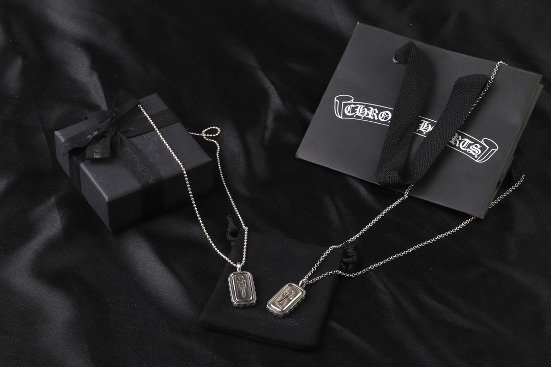Chrome Hearts 新品上架𝐂𝐡𝐨𝐦𝐞 𝐡𝐞𝐚𝐭𝐬 克罗心双面旋转方牌项链