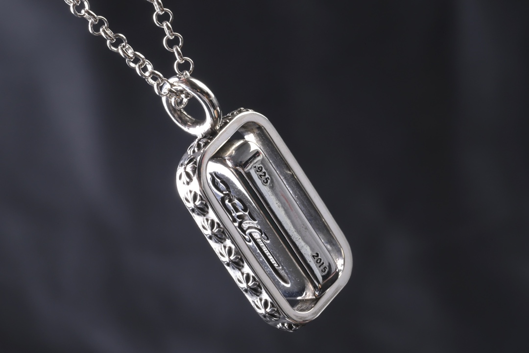 Chrome Hearts 新品上架𝐂𝐡𝐨𝐦𝐞 𝐡𝐞𝐚𝐭𝐬 克罗心双面旋转方牌项链
