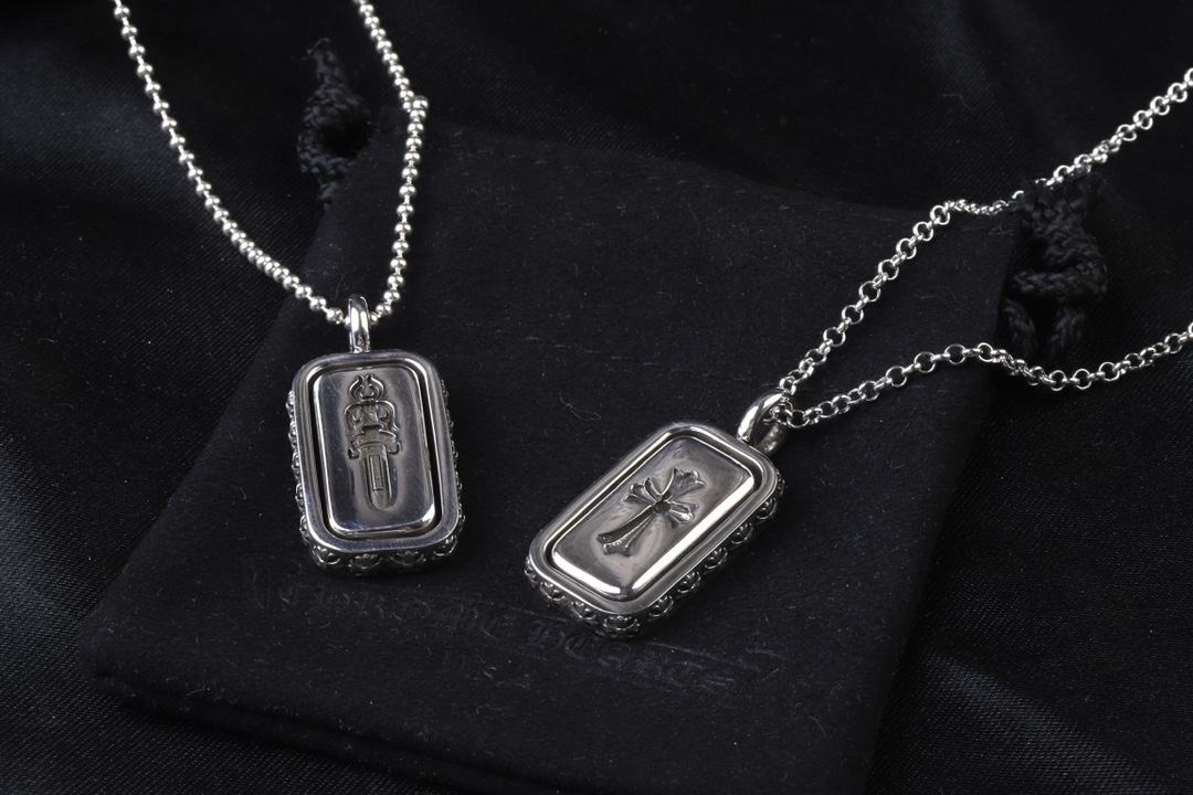 Chrome Hearts 新品上架𝐂𝐡𝐨𝐦𝐞 𝐡𝐞𝐚𝐭𝐬 克罗心双面旋转方牌项链