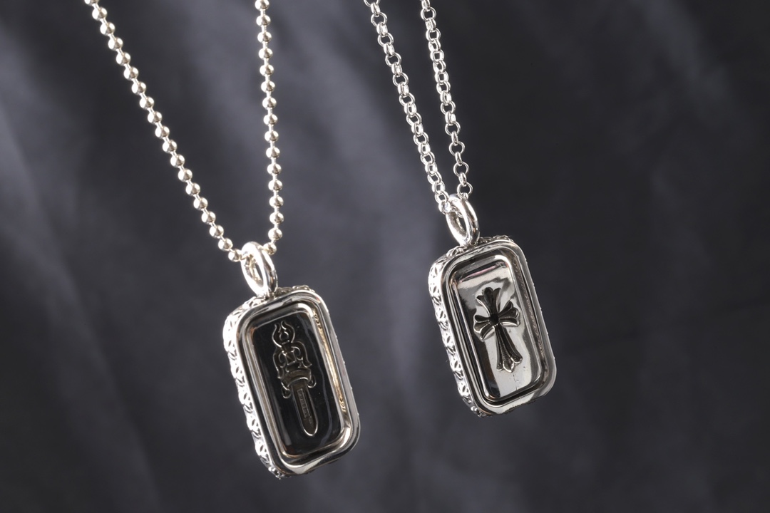 Chrome Hearts 新品上架𝐂𝐡𝐨𝐦𝐞 𝐡𝐞𝐚𝐭𝐬 克罗心双面旋转方牌项链