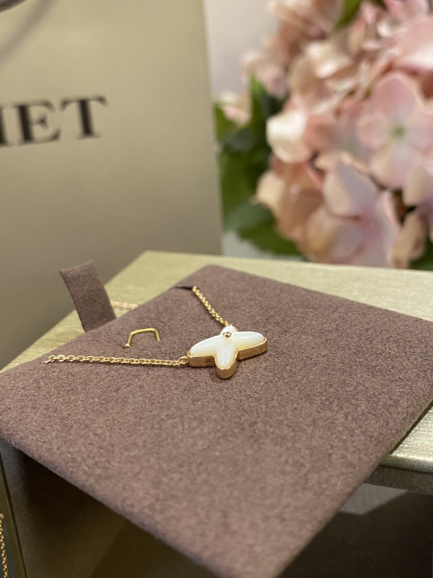 Chaumet Rose Gold and White Mother-of-Pearl - Comprehensive 4