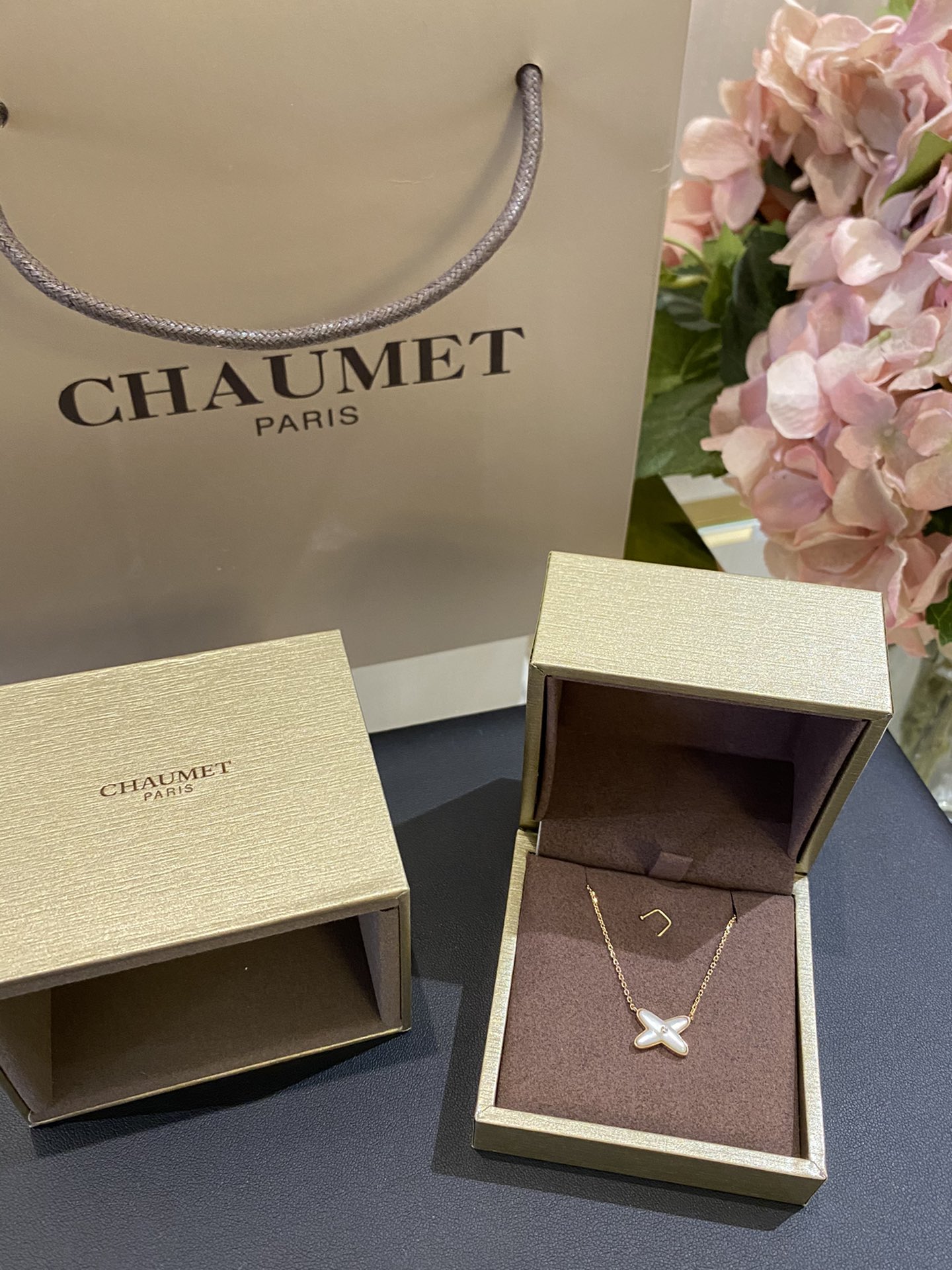 Chaumet Rose Gold and White Mother-of-Pearl - Comprehensive