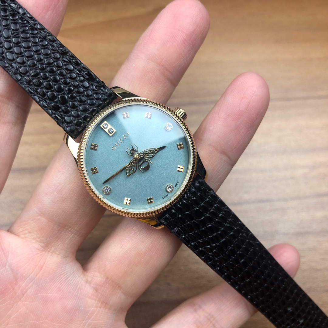NO:388929,Batch: Original box: 30 Gucci GUCCI new quartz watch, 29mm in diameter, sapphire crystal glass, this series of watches embellish the iconic bee pattern in the center of the dial, exquisite details add elegance to this series, with a golden PVD coated case paired with a blue diamond dial, black belt, waterproof 50m in life, spot, gucci, gucci, gold19860909批: 原盒:30 古驰 GUCCI 新款石英表,表径29mm,蓝宝石水晶玻璃,此系列腕表将Gucci标志性的蜜蜂图案饰于表盘中央,精妙的细节为此系列平添优雅气质,分别以黄金色PVD镀层表壳搭配蓝色钻石表盘,黑色皮带,生活防水50m,现货,,gucci,gucci,gold,Watch