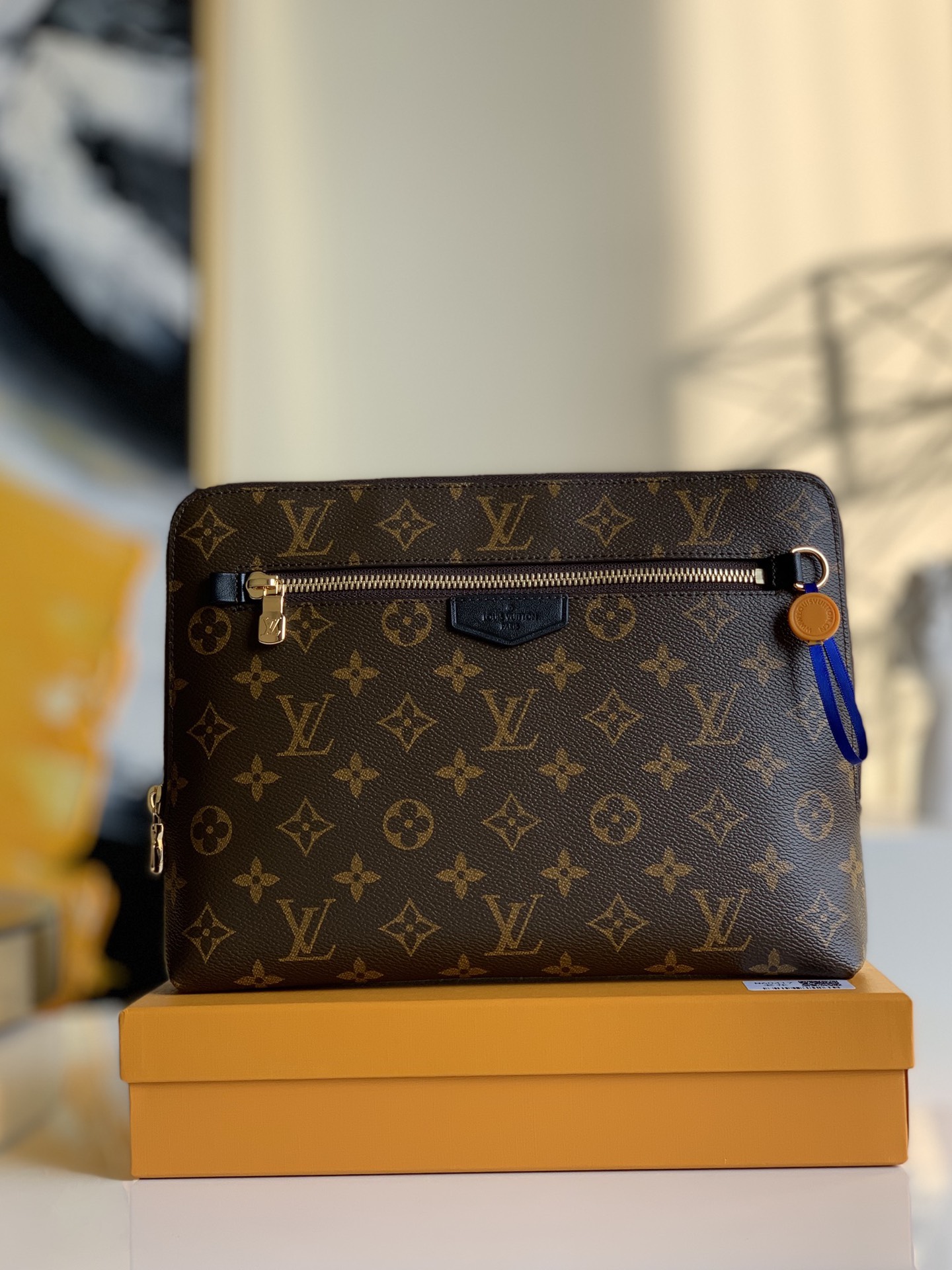 NO:396270,【Exclusive real-life M60417】New Pouch clutch bag is made of Damier Graphite canvas and metal parts, with zippered outer bags, inner patch pockets and card slots, embossed with Louis Vuitton Paris logo embossed labels, showing the fusion of function and trend. Detailed features 21.0 x 27.0 x 5.0 cm (Length x Height x Width) A.,LV [Original leather],louis vuitton,louis vuitton,handbag19860909【独家实拍M60417】新款来袭 New Pouch 手拿包取材 Damier Graphite 帆布和金属件,设有拉链外袋、内贴袋和卡位,点缀路易威登巴黎标识压纹标签,展现功能与潮流的融合.详细特征21.0 x 27.0 x 5.0 厘米(长 x 高 x 宽)A.,LV【原厂皮】,louis vuitton,louis vuitton,handbag,Bag