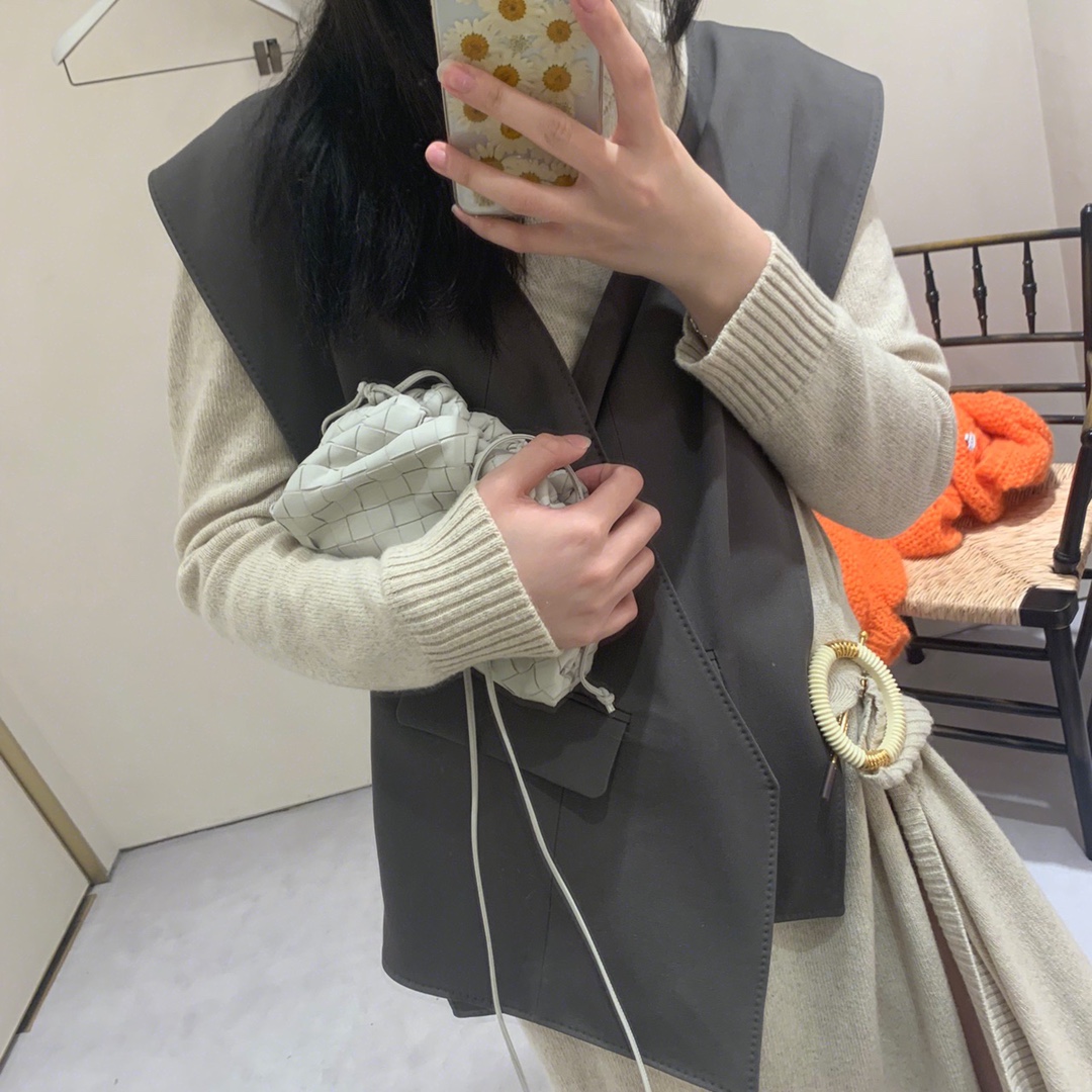 Bottega Veneta THE MINI POUCH 22CM 编织云朵包 585852白色