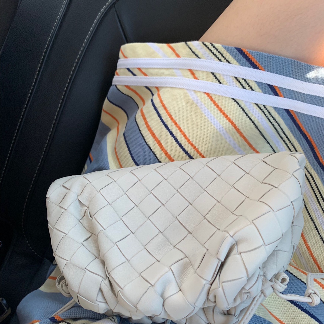 Bottega Veneta THE MINI POUCH 22CM 编织云朵包 585852白色