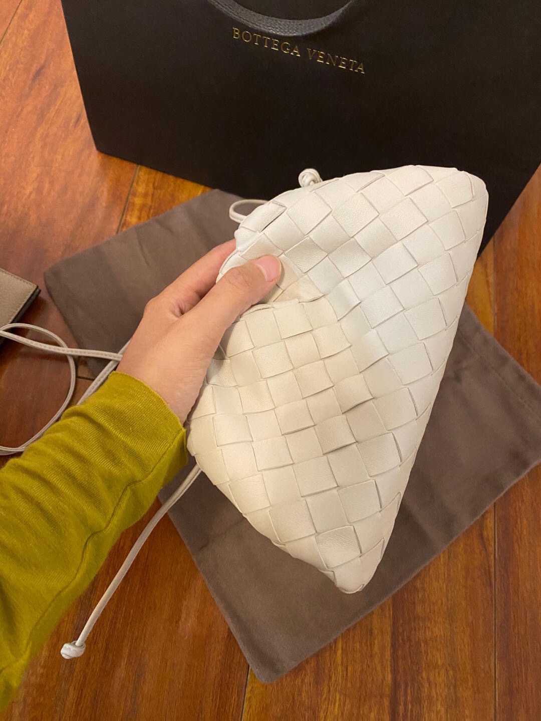 Bottega Veneta THE MINI POUCH 22CM 编织云朵包 585852白色