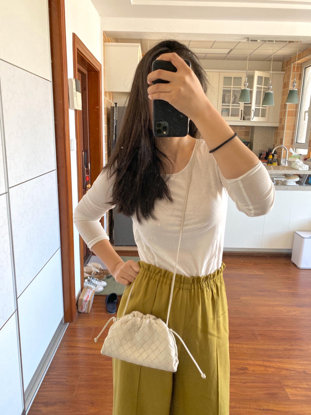 Bottega Veneta THE MINI POUCH 22CM 编织云朵包 585852白色