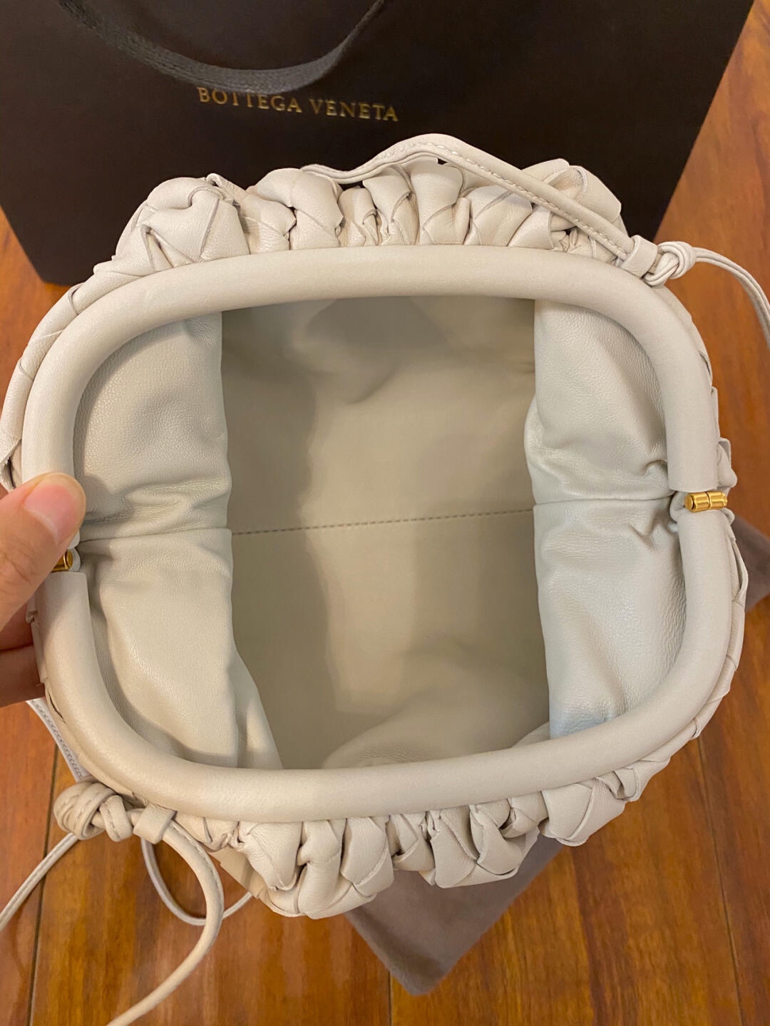 Bottega Veneta THE MINI POUCH 22CM 编织云朵包 585852白色