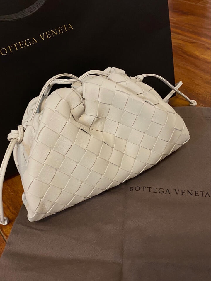Bottega Veneta THE MINI POUCH 22CM 编织云朵包 585852白色