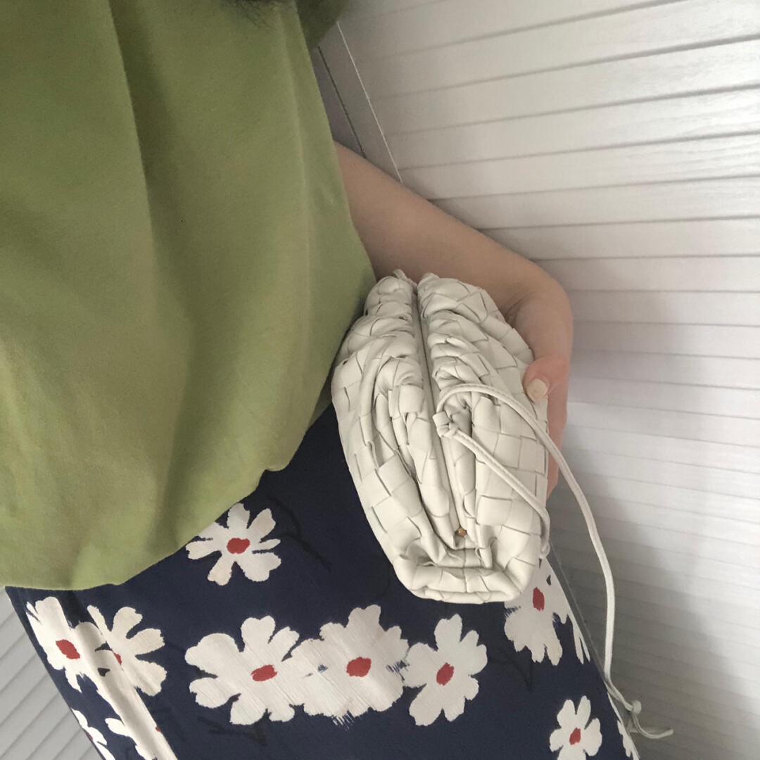Bottega Veneta THE MINI POUCH 22CM 编织云朵包 585852白色