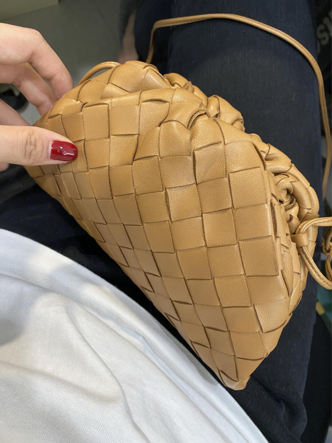 Bottega Veneta THE MINI POUCH 22CM 编织云朵包 585852焦糖色