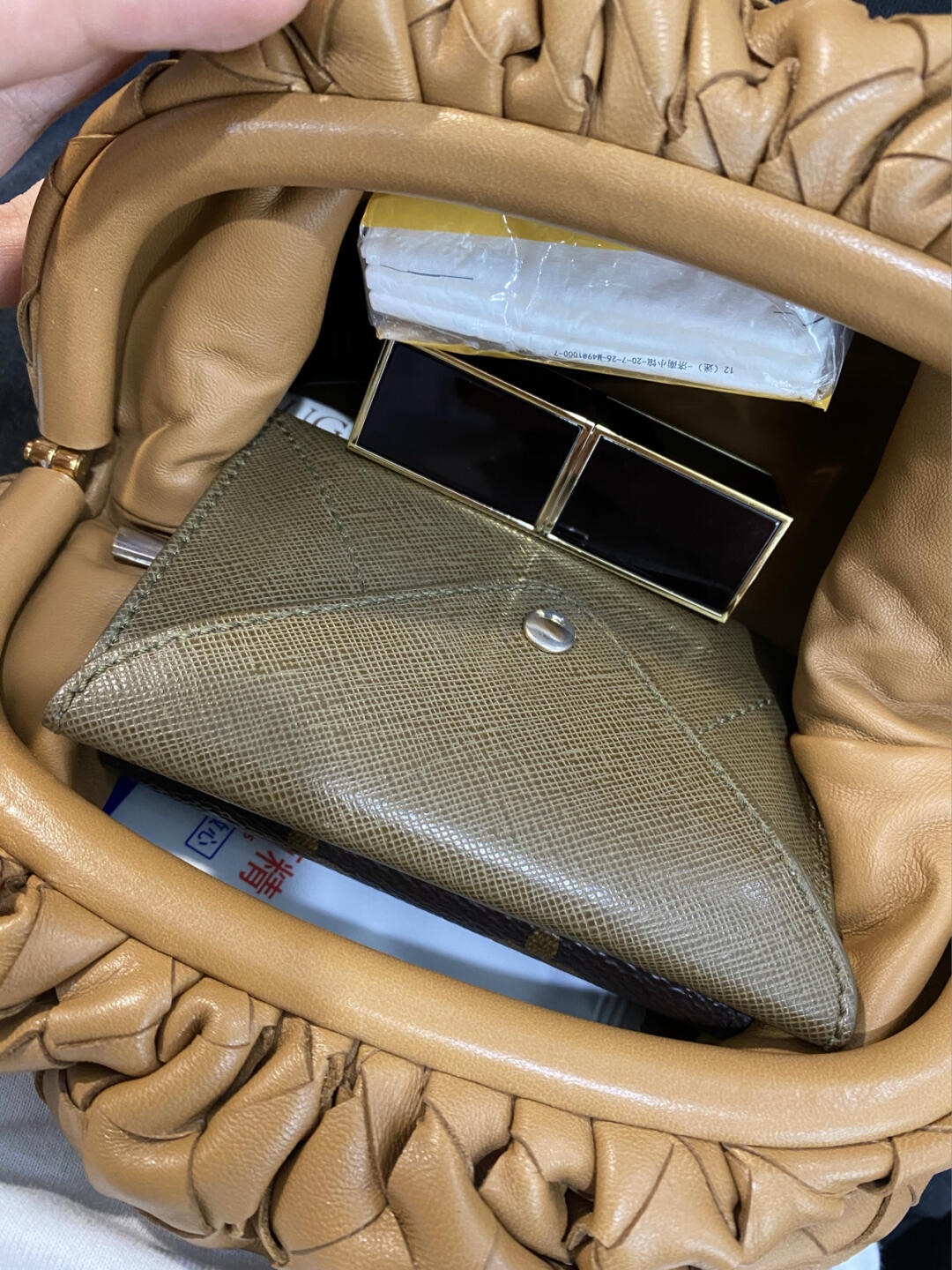 Bottega Veneta THE MINI POUCH 22CM 编织云朵包 585852焦糖色