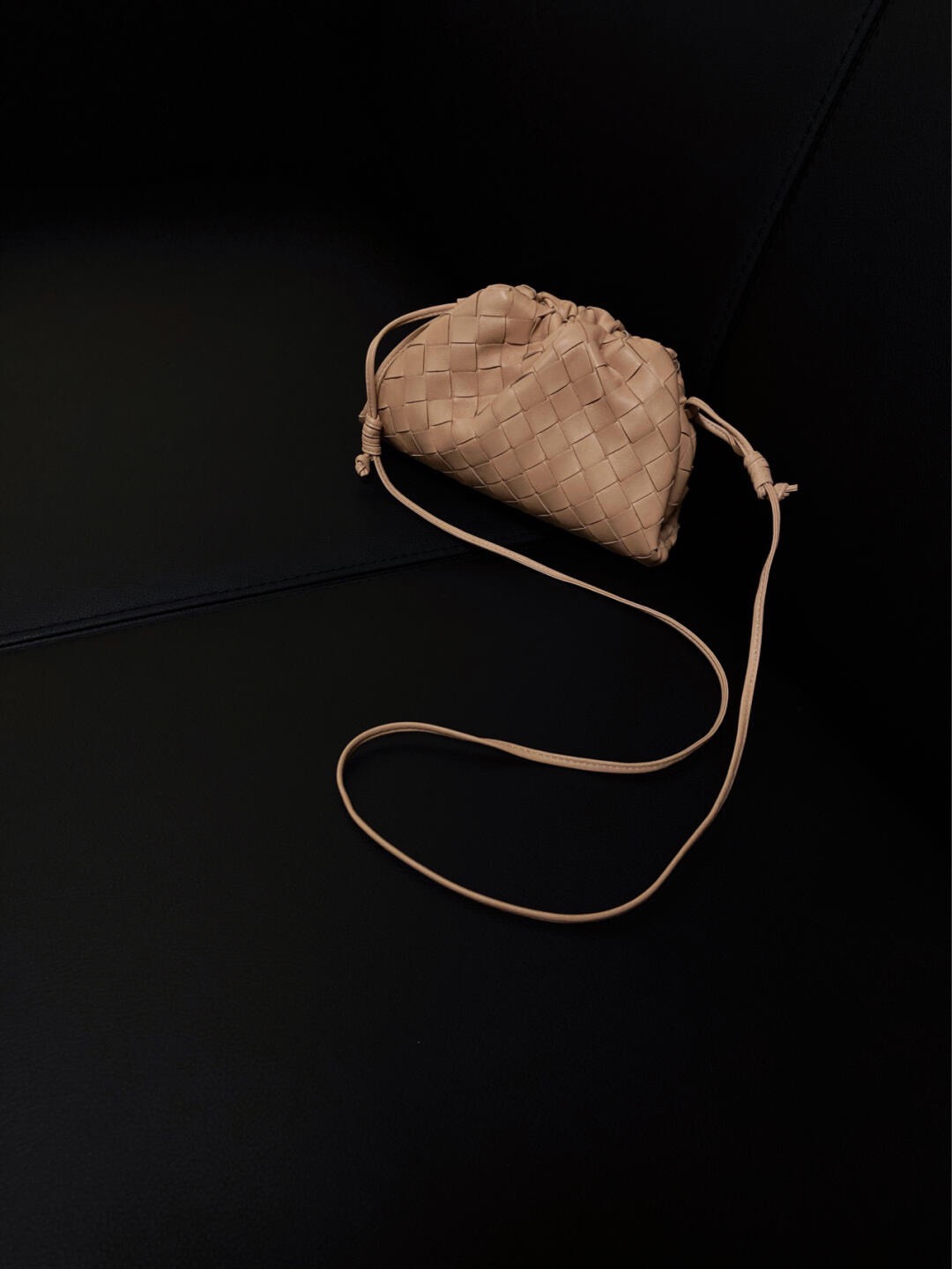 Bottega Veneta THE MINI POUCH 22CM 编织云朵包 585852奶茶色
