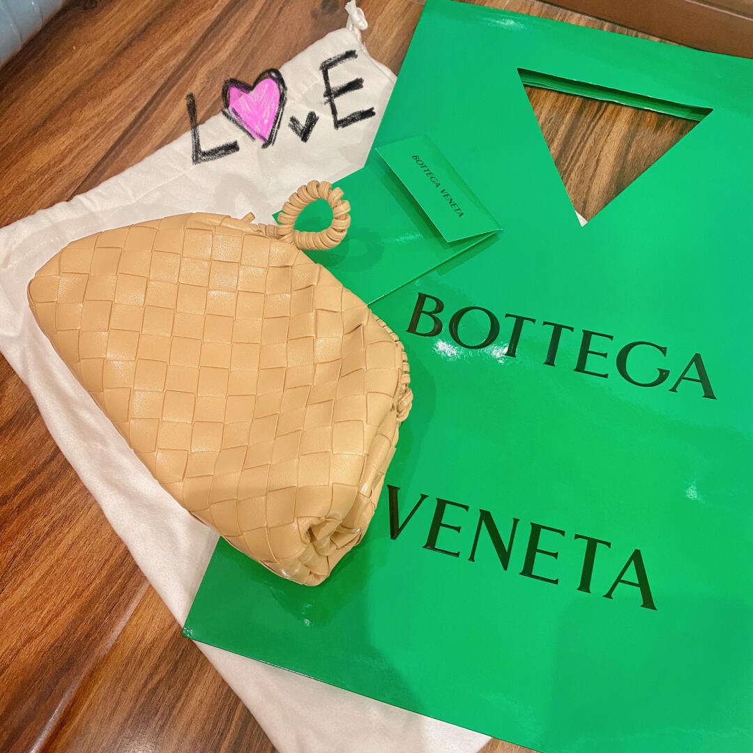Bottega Veneta THE MINI POUCH 22CM 编织云朵包 585852奶茶色