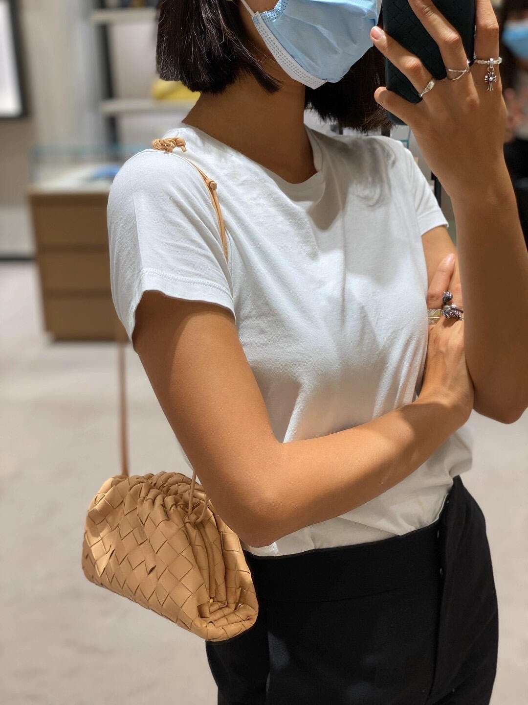 Bottega Veneta THE MINI POUCH 22CM 编织云朵包 585852奶茶色