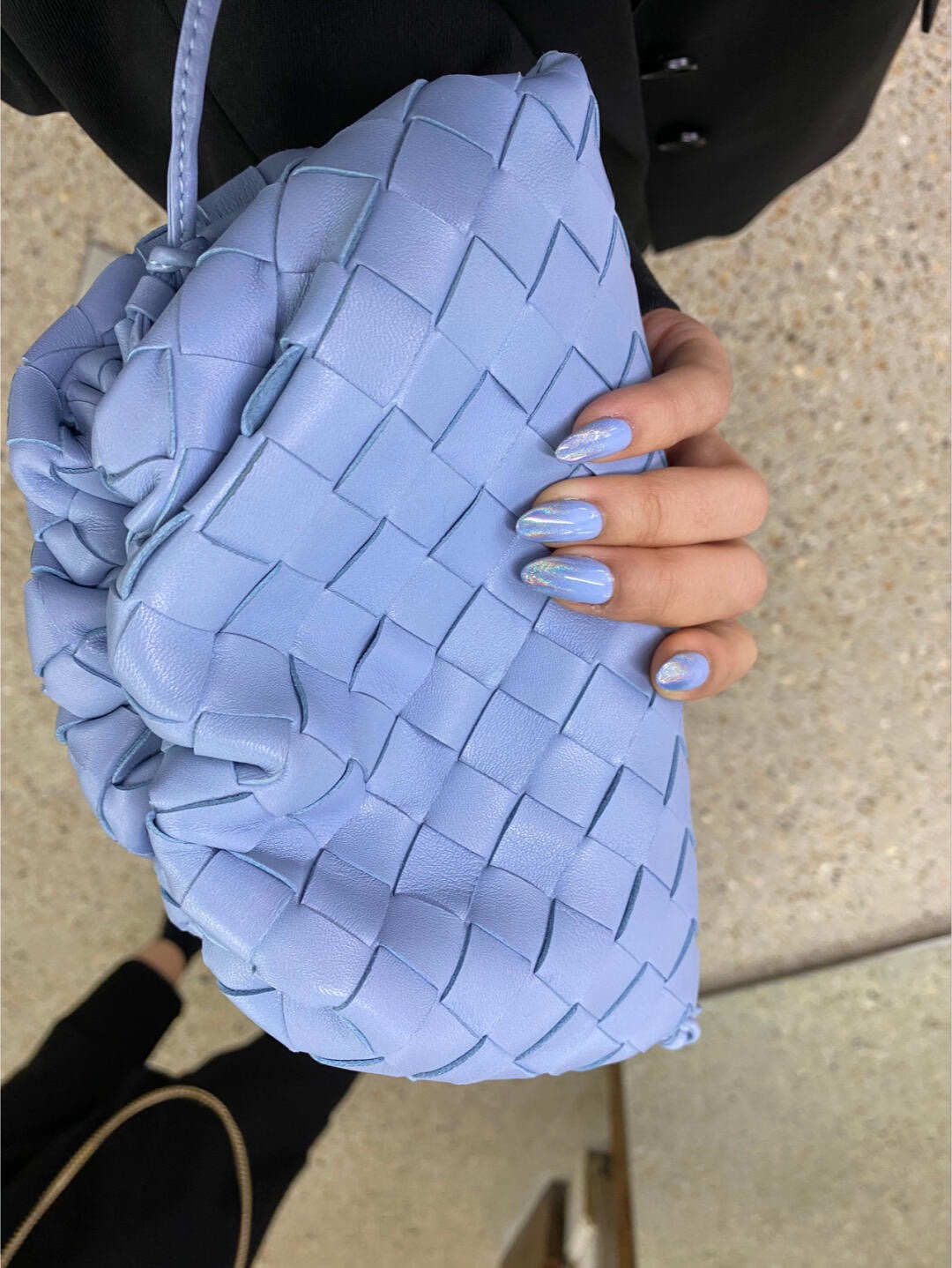 Bottega Veneta THE MINI POUCH 22CM 编织云朵包 585852冰蓝色